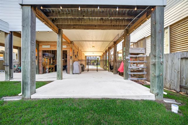 2116 Menard Avenue, Seabrook, TX 77586