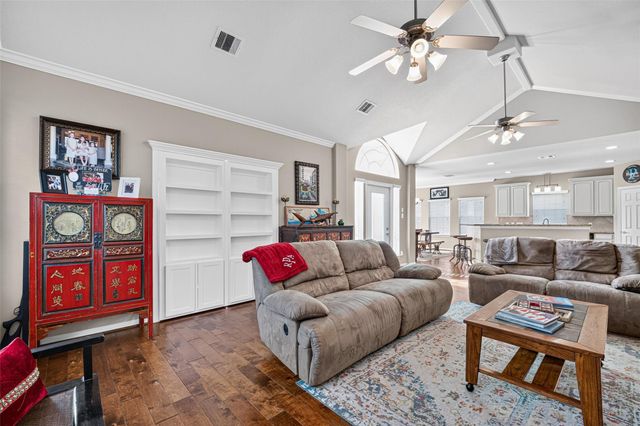 2116 Menard Avenue, Seabrook, TX 77586