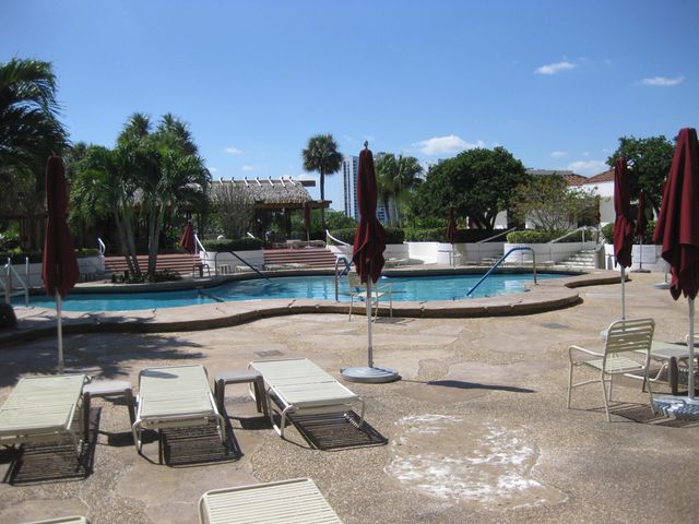 20281 E Country Club Drive E 2008, Aventura, FL 33180