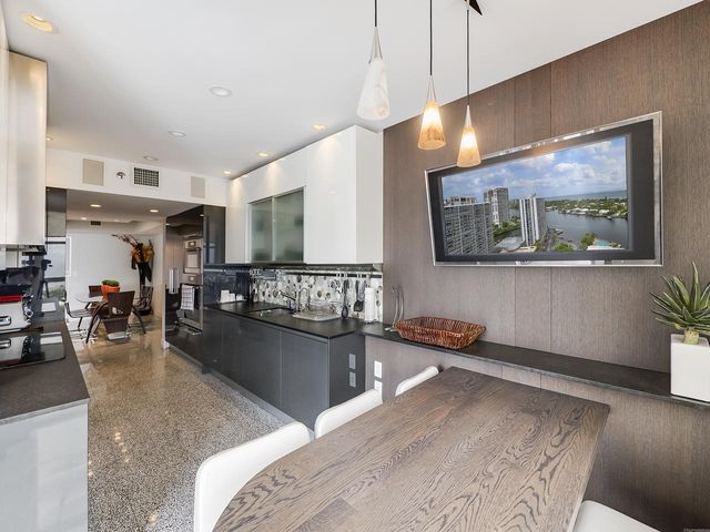 20281 E Country Club Drive E 2008, Aventura, FL 33180