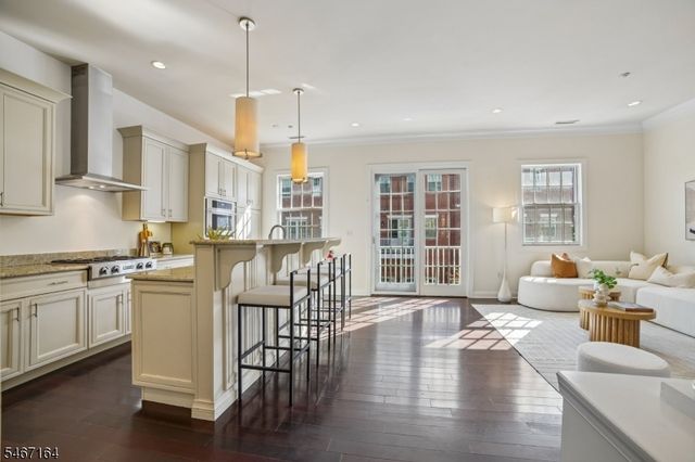 30 Carillon Cir, Livingston Twp., NJ 07039