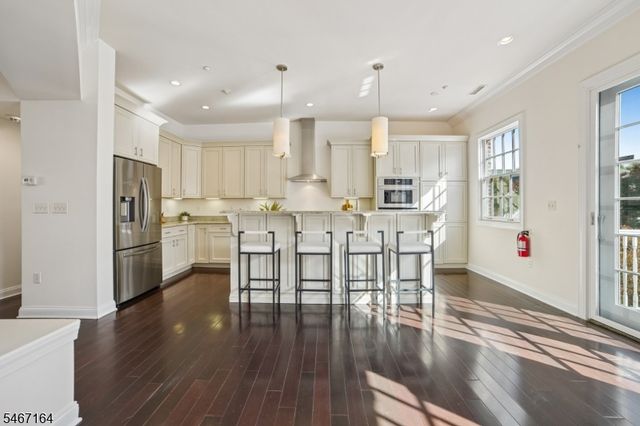 30 Carillon Cir, Livingston Twp., NJ 07039