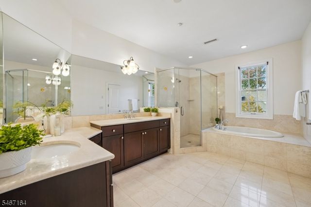 30 Carillon Cir, Livingston Twp., NJ 07039