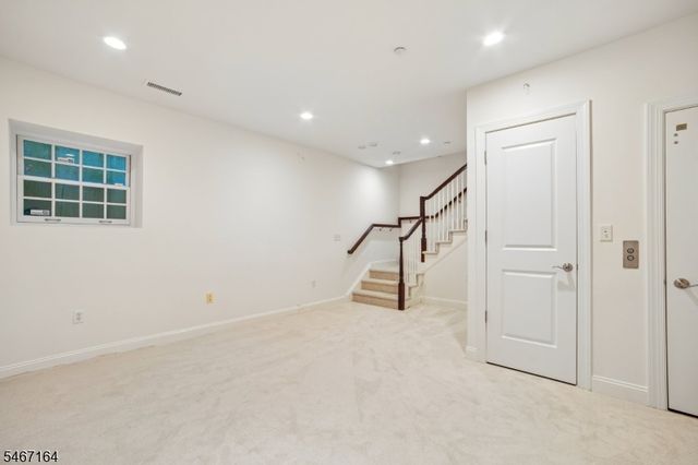 30 Carillon Cir, Livingston Twp., NJ 07039