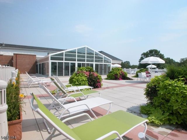 30 Carillon Cir, Livingston Twp., NJ 07039