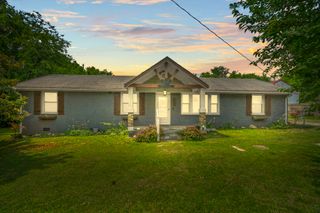 225 Nelson Dr, La Vergne, TN 37086