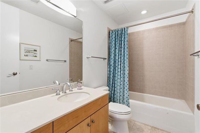 4950 Central Street 805, Kansas City, MO 64112