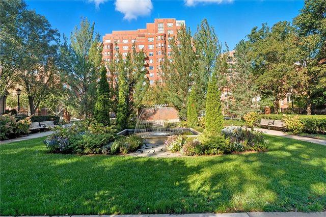 4950 Central Street 805, Kansas City, MO 64112