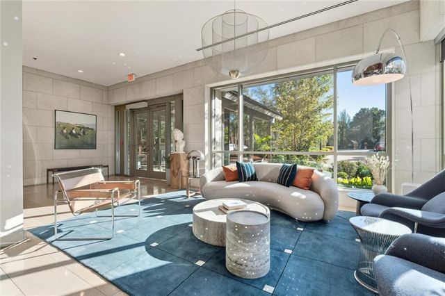 4950 Central Street 805, Kansas City, MO 64112