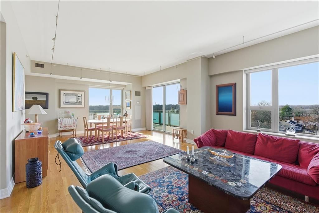 4950 Central Street 805, Kansas City, MO 64112