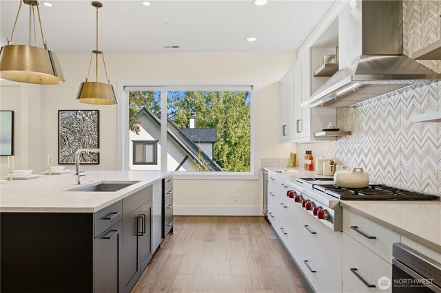 11276 SE 32nd Lane, Bellevue, WA 98004