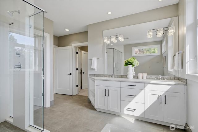 11276 SE 32nd Lane, Bellevue, WA 98004