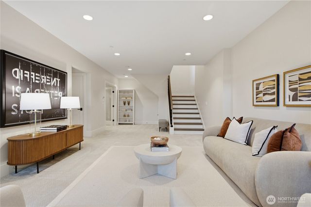 11276 SE 32nd Lane, Bellevue, WA 98004