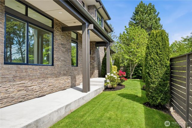 11276 SE 32nd Lane, Bellevue, WA 98004