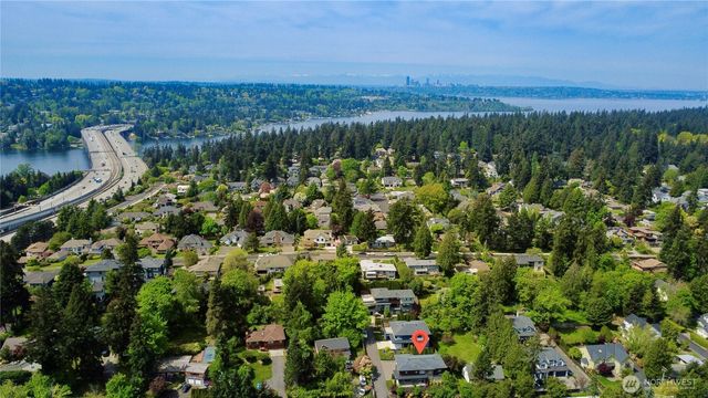 11276 SE 32nd Lane, Bellevue, WA 98004