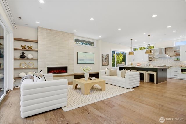 11276 SE 32nd Lane, Bellevue, WA 98004