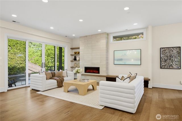 11276 SE 32nd Lane, Bellevue, WA 98004