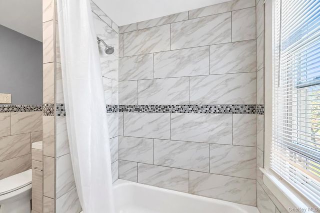 15 Harding Avenue, Hicksville, NY 11801
