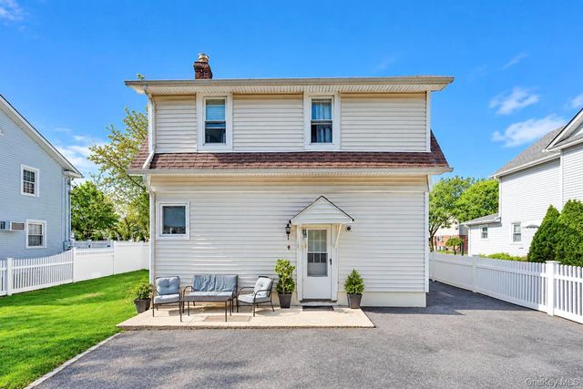 15 Harding Avenue, Hicksville, NY 11801