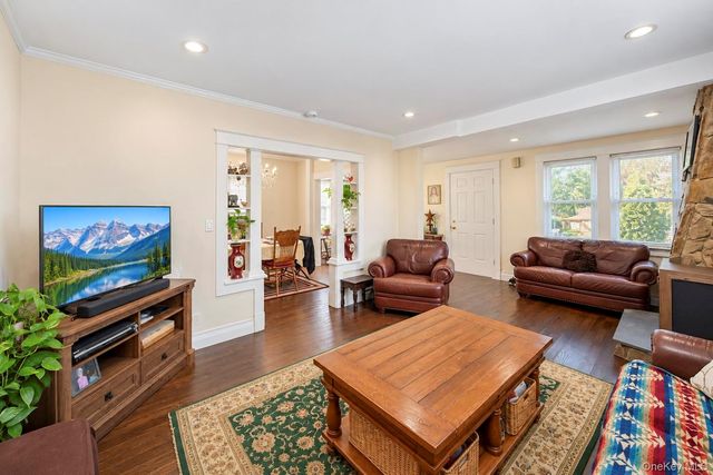 15 Harding Avenue, Hicksville, NY 11801