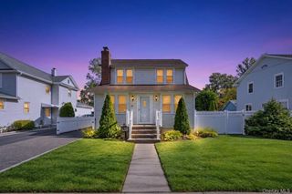 15 Harding Avenue, Hicksville, NY 11801