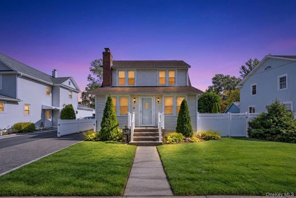 15 Harding Avenue, Hicksville, NY 11801