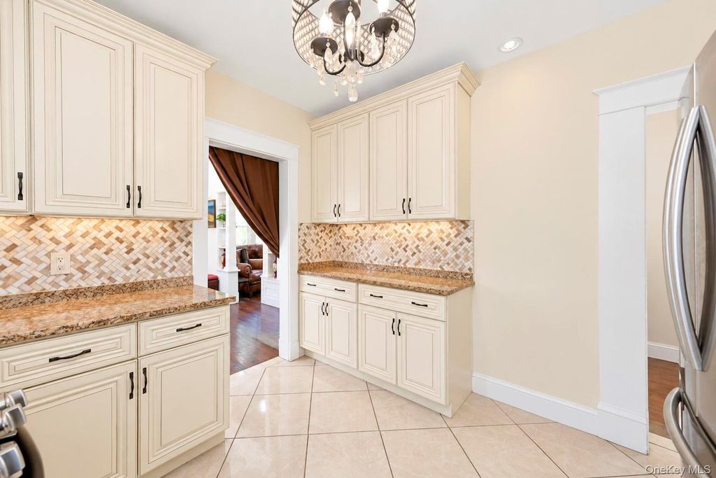 15 Harding Avenue, Hicksville, NY 11801 — photo 3