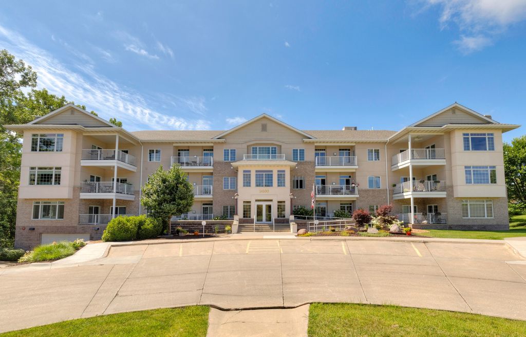 14100 Pinnacle Pointe Drive 202, Clive, IA 50325