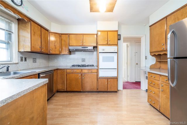 54 Hollywood Avenue, Lynbrook, NY 11563