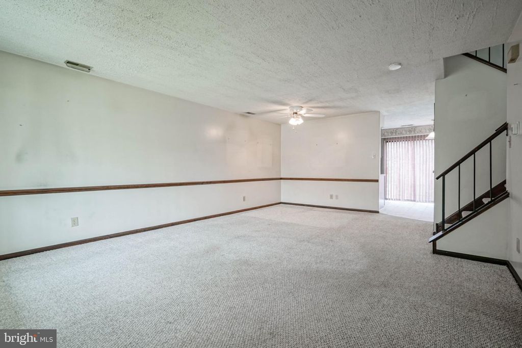 17 HEYWOOD LN, Sicklerville, NJ 08081