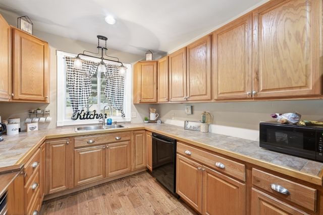 11 Garrity St, Chicopee, MA 01020