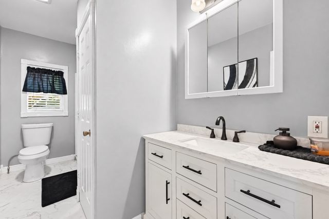 11 Garrity St, Chicopee, MA 01020