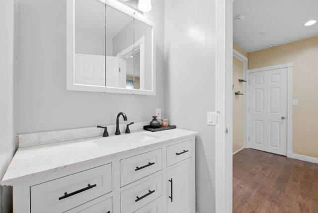 11 Garrity St, Chicopee, MA 01020