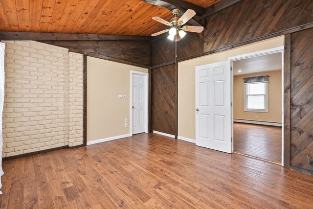 11 Garrity St, Chicopee, MA 01020