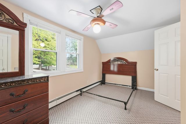 11 Garrity St, Chicopee, MA 01020
