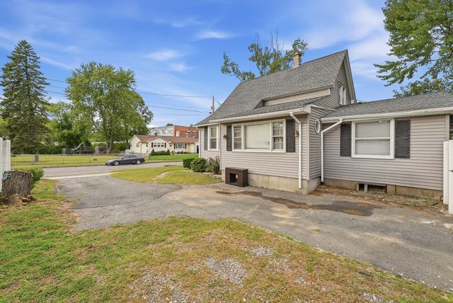11 Garrity St, Chicopee, MA 01020