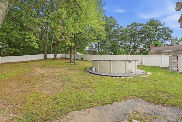 11 Garrity St, Chicopee, MA 01020