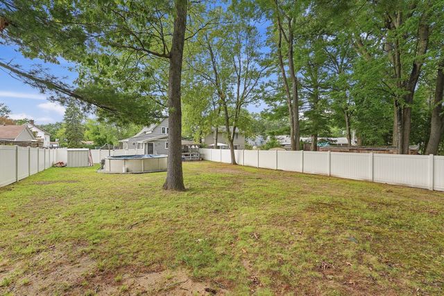 11 Garrity St, Chicopee, MA 01020