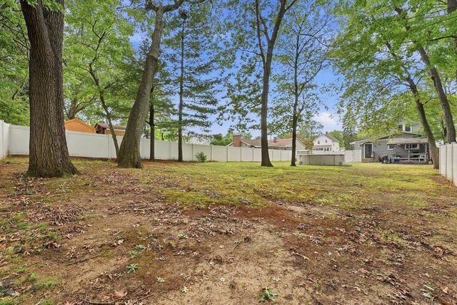 11 Garrity St, Chicopee, MA 01020
