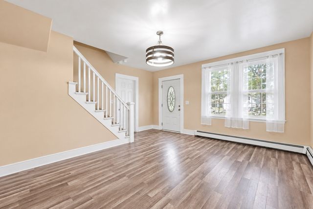 11 Garrity St, Chicopee, MA 01020