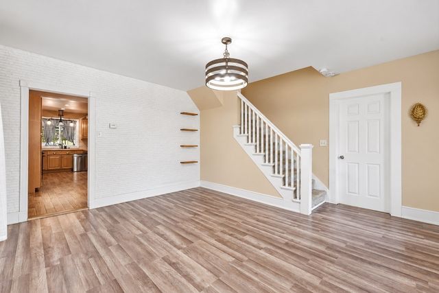 11 Garrity St, Chicopee, MA 01020