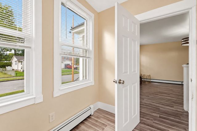 11 Garrity St, Chicopee, MA 01020