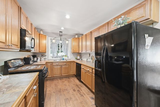 11 Garrity St, Chicopee, MA 01020