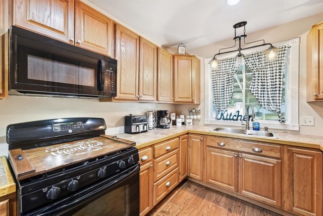 11 Garrity St, Chicopee, MA 01020