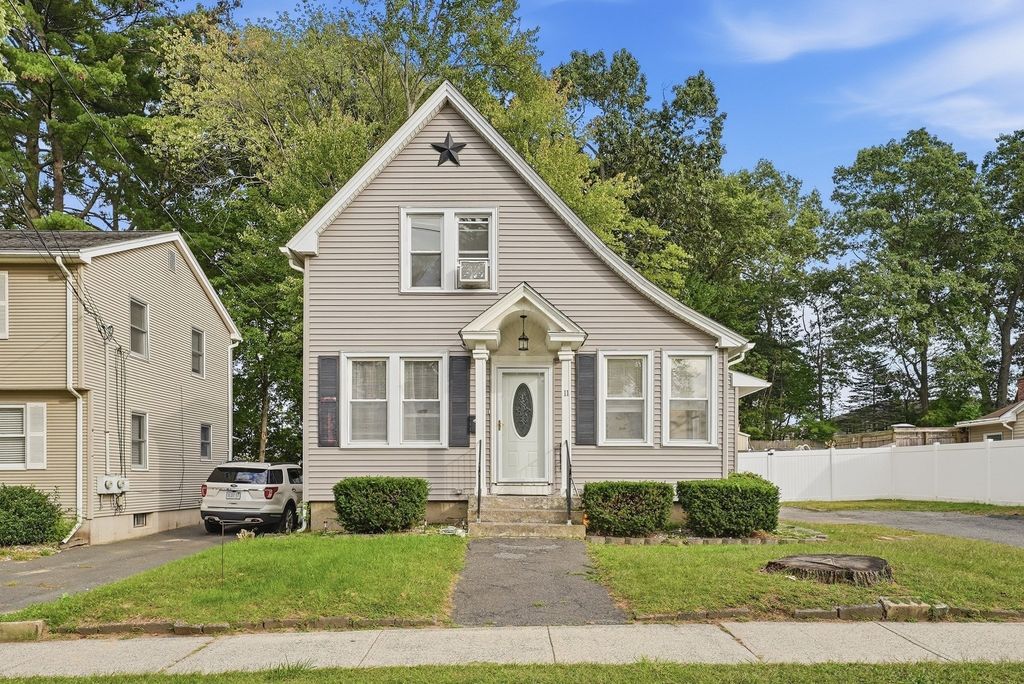 11 Garrity St, Chicopee, MA 01020