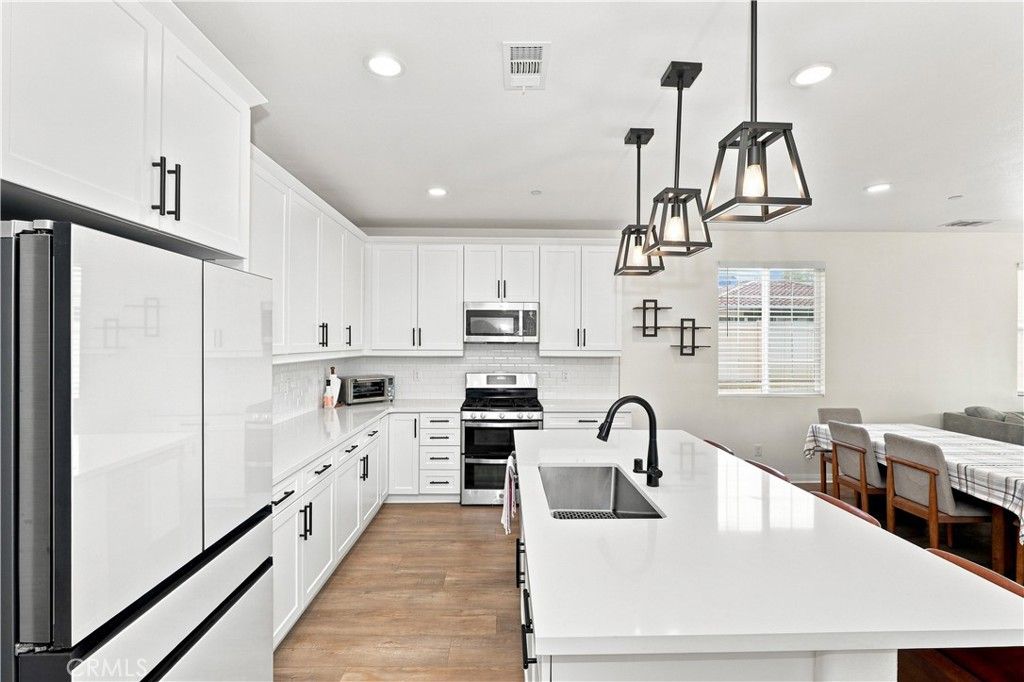 Image 10 of property listing at 43891 61st Street W, Lancaster, CA 93536