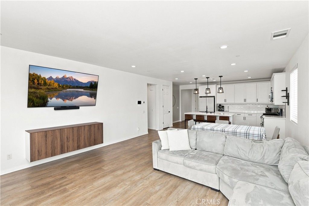 Image 18 of property listing at 43891 61st Street W, Lancaster, CA 93536