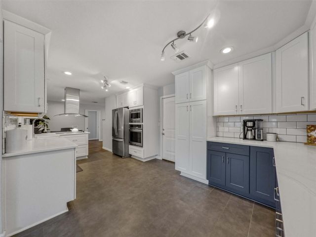 5006 Saxon Drive, Houston, TX 77092