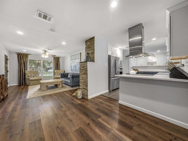 5006 Saxon Drive, Houston, TX 77092