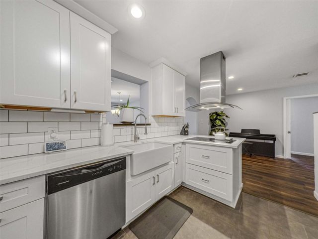 5006 Saxon Drive, Houston, TX 77092